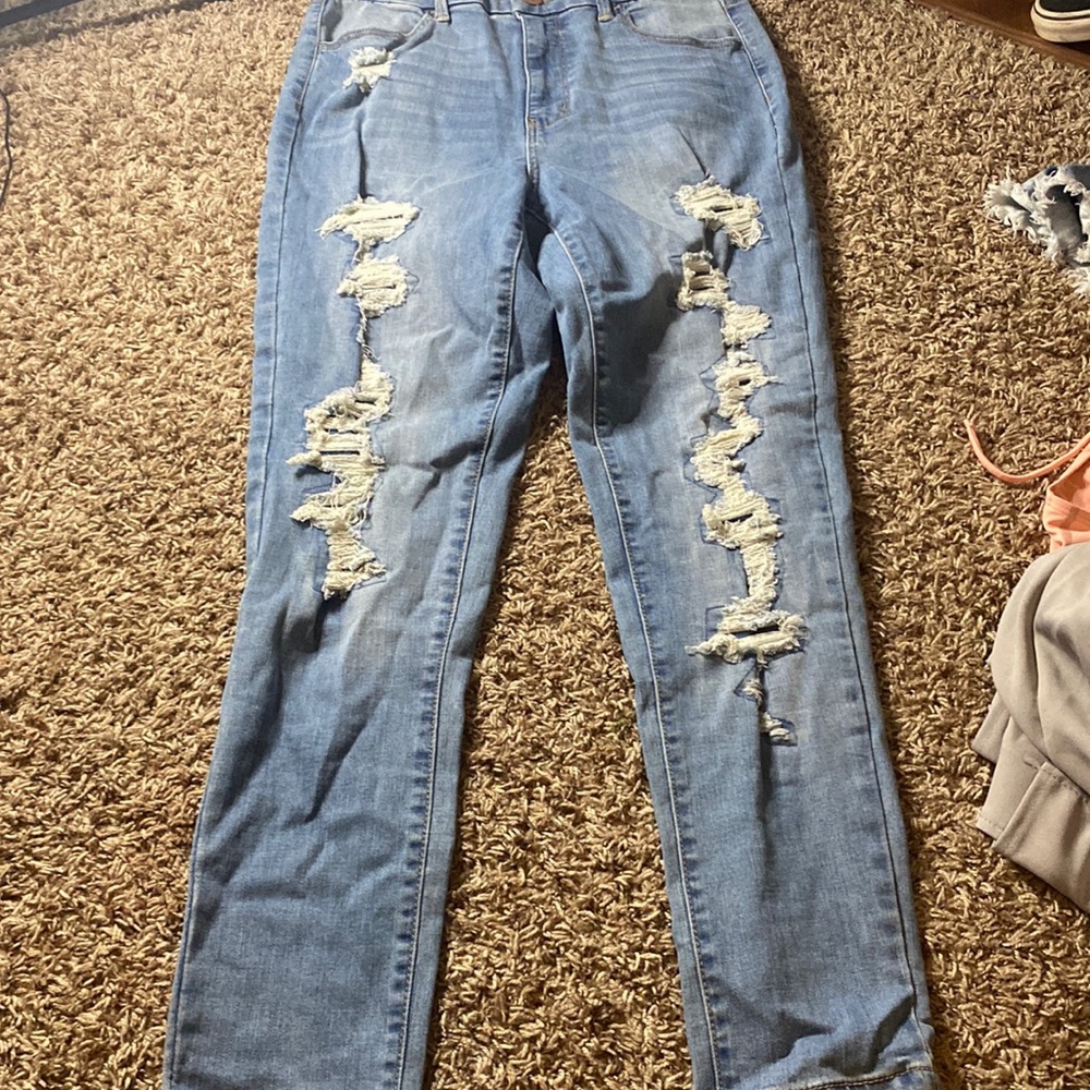 Supper High Rise, Rip jeans with patches under neath.